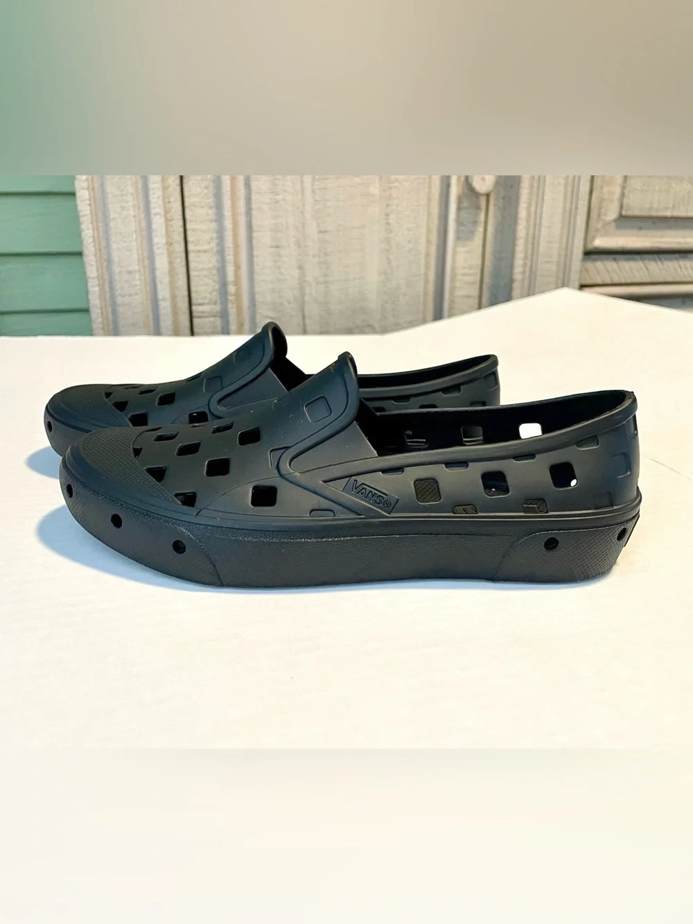 *EUC* VANS Slip-On Trek- Size 4 - Breathable/Water Shoes - Black - Pre~Owned